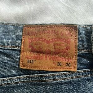 Levi 512 30x30 straight medium wash jeans